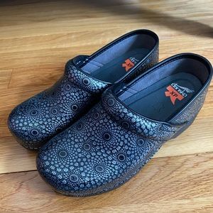 Black Dansko Professional clogs, never worn
